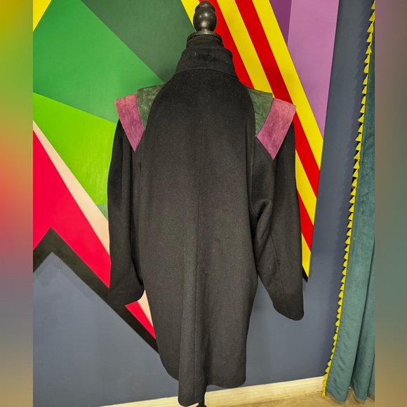 Vintage 1980s Black Wool Coat with Colorblock Suede Shoulder Detail - Picture 3 of 5
